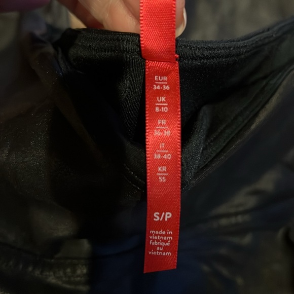 Spanx size small. Black skinny leggings. In great condition. Worn a few times. - Picture 4 of 5